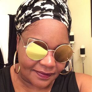 Meet your Posher, Sharon